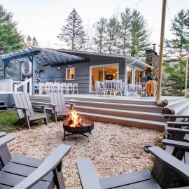 Catskill MNTN Escape 5 BR 3 bath Villa Hot Tub Fire Pit Best Group Stay, hotel v destinácii Prattsville