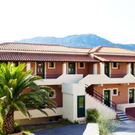 Dixtia Apartments, hotelli kohteessa Agios Georgios Pagon