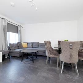 JOIVY Stylish 3BR Home with Garden & Free Parking