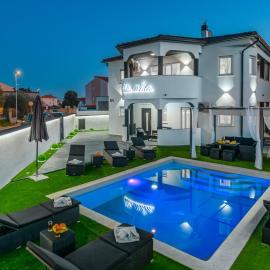 Complex Villa White