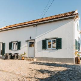 Bird House, hotel in Lourinhã