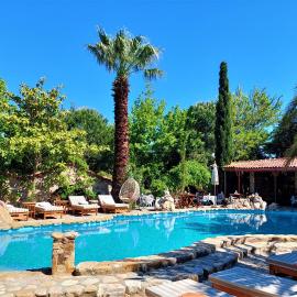 Kemerbag 29 Guest House 12 Yaş Üstü, מלון בבוזקאדה