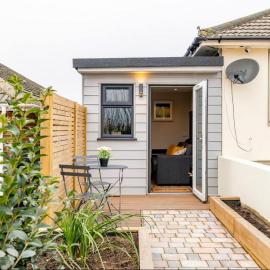 The Hideaway by the sea - free parking