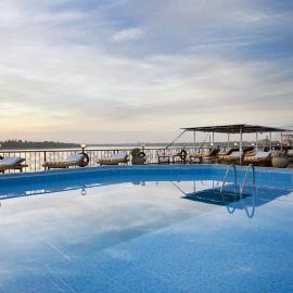 Nile Cruise 3 nights From Aswan to Luxor Every Friday, Monday and Wednesday with tours, hotel i Jazīrat al ‘Awwāmīyah