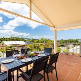 74A Sergeant Baker Drive comfortable duplex with beautiful distant water views, hotel in Corlette