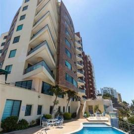 Departamento con piscina frente al mar en Manta