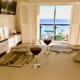 Stylish Sea View Apartment with Parking