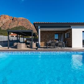 Afa proche Ajaccio, magnifique villa avec piscine privée 8 personnes, hotel v mestu Afa