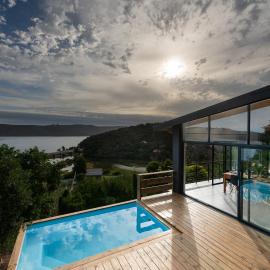 Knysna Lagoon Views in Style with Solar Backup, Hotel in Knysna