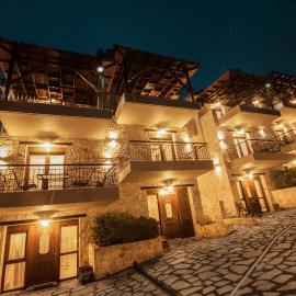 Villas Lirtzis, hotel i Taxiarchis