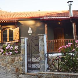 Archaia Feneos में, होटल Capris Rustic Ηouse with Mountain View