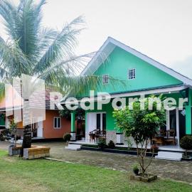 Villa Ikhbar Ciletuh RedPartner, hotel in Cilowa