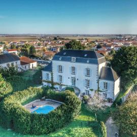 Vaste maison 23/29 pers. piscine proche des plages, ξενοδοχείο σε Longeville-sur-Mer