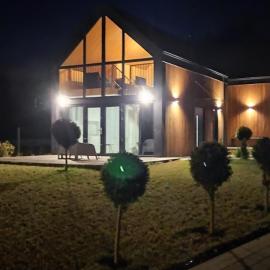 Zakątek Bór, nowoczesne domki nad rzeką, hotel v destinaci Bór