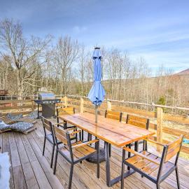 Catskills Cottage w/ Deck, 7 Mi to Hunter Mtn, hotel in Elka Park