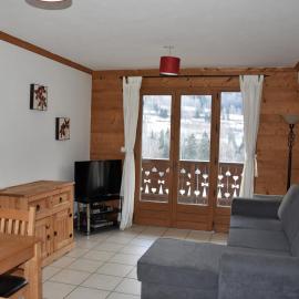 Appartement chaleureux avec balcon sud à Bozel - FR-1-464-13, hotell i Bozel
