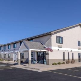 Super 8 by Wyndham Pratt, hotel u gradu Pratt