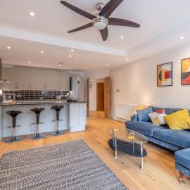 Windsor Castle Views & Parking - By Tempstay