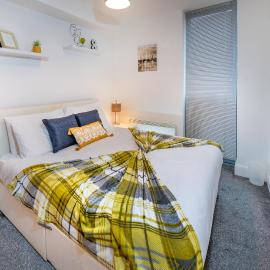 Modern & spacious 2-bed flat with secure parking, hotel en Reading