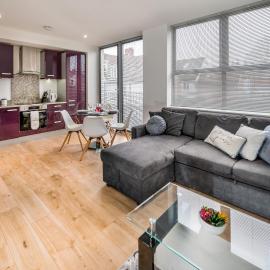 Modern & spacious 2-bed flat with secure parking, hotel en Reading