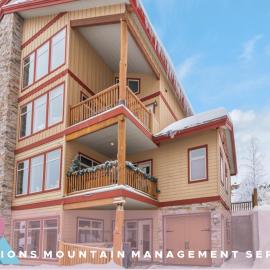 I Spy - Cozy Pet Friendly, Ski In Ski Out Condo with Private Hot Tub, Hotel in Big White
