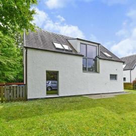 Cheerful Stays: 4 Bedroom Cottage in Arrochar, hotel v destinaci Arrochar