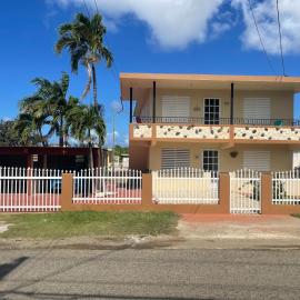 Near Crash Boat Aguadilla 2nd Floor Retreat, hotel a Camaceyes