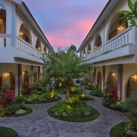 MAHALONA BALI STAY, hotelli kohteessa Canggu