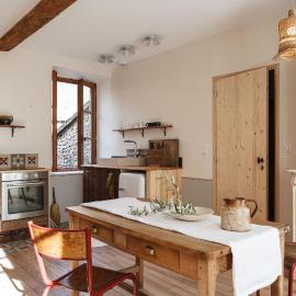LES APPARTEMENTS DU SAINT THIERS, la Provence dans un coin de la Drôme et l'esprit d'une maison d'hôtes à Saoû，Saou的飯店