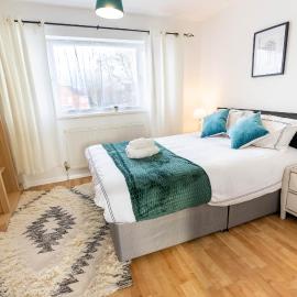 3 Bedroom house with free parking, Dalstone,Aylesbury