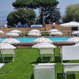 Ranch Palace Hotel, hotel v Neapoli