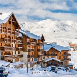 Lagrange Vacances Les Hauts de Comborcière، فندق في لا توسوير