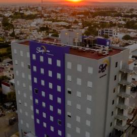 Sleep Inn Leon Antares، فندق في ليون