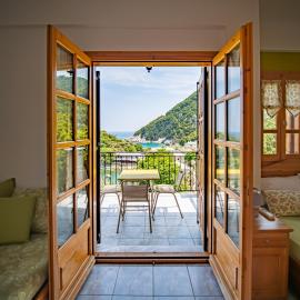 Olive House in Damouchari with a sea view - Delicious Houses, hotel Damúhariban