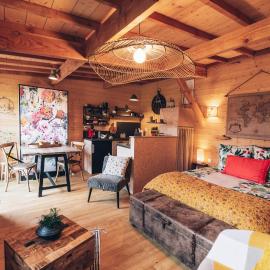 La cabane du bon chemin ,spa, hotel in Laval
