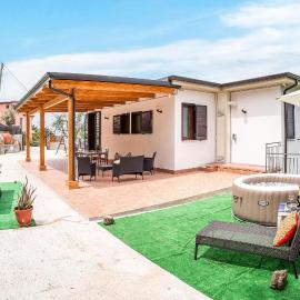 Lovely Home In Laureana Cilento