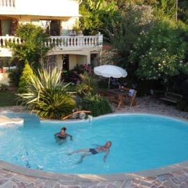 Petit coin de paradis, vue panoramique mer &montagne, piscine privée...