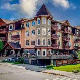 Falcon Crest Lodge 1 BR Condo With Gym & Hot-Tubs & Mountain View, hotel di Canmore