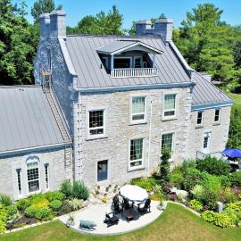 All Suites Whitney Manor, hotel u gradu 'Kingston'