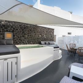 Sun Naam Home Santorini with heated jacuzzi
