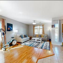 NEW! Stunning Peaceful Peoria Home - Very Close to Sports Complex, hotel in Peoria