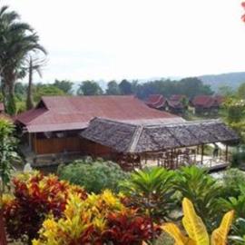 Ue Datu Cottages، فندق في Tentena