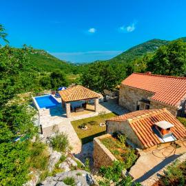 Hedera Estate Villa Hedera XIV, hotel di Mrčevo