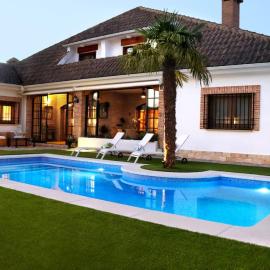 La Casa de Enfrente: Herencia'da bir otel
