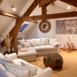 Suites Mana - La Perle des Isles , Superbe maison Art déco avec balnéothérapie, hotelli kohteessa Rethel