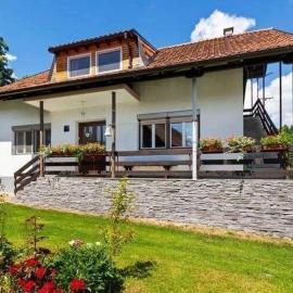 Apartments for families with children Jakovci Netreticki, Karlovac - 20495, ξενοδοχείο σε Netretić