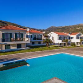 Captain's Villas, hotel Kateliószban