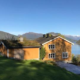 Moonvalley Lodge - stort & koselig hus - Måndalen, hotel in Sæbø