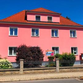 Fewo Gästeunterkunft Drathschmidt، فندق في سنفتنبرغ