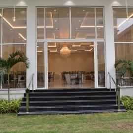 The White Lotus, hotel i Gaya